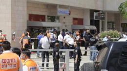 Israele: rapina in banca si trasforma in massacro