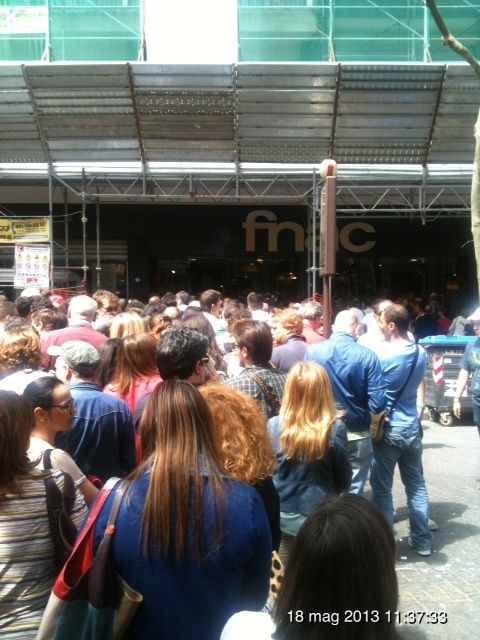 Napoli, assalto a FNAC: "Sono disgustato"