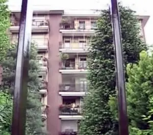 Bambini gettati dal balcone, la madre dichiara: "Non ce la facevo più"
