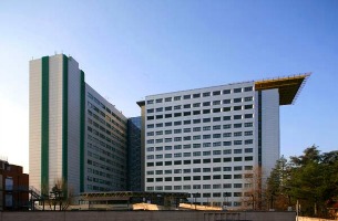 Zona Saffi, trentenne si da fuoco per una lite