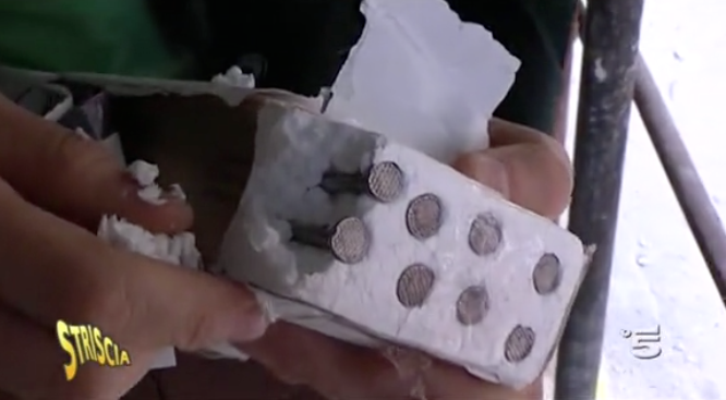 Luca Abete e il "pacco" di sigarette