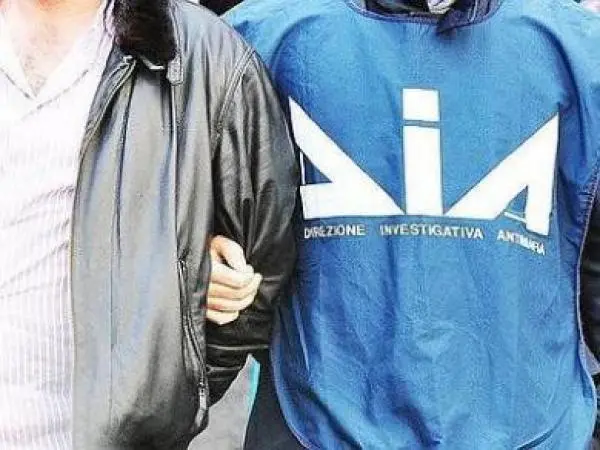 Mafia, sequestrati negozi griffati a Palermo e Catania
