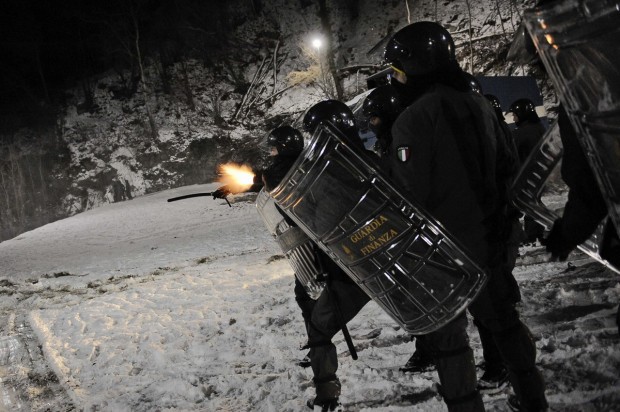 No-Tav: nuovo attacco al cantiere di Chiomonte (Torino)