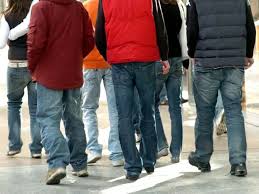 Atti di vandalismo in pieno centro storico ad Arco: gli operatori ecologici dicono basta