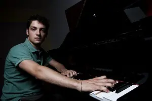 Enrico Zanisi in concerto per il festival Crossroads