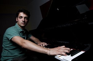 Enrico Zanisi in concerto per il festival Crossroads