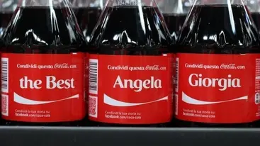 Coca-Cola festeggia i 127 anni con bottiglie personalizzate