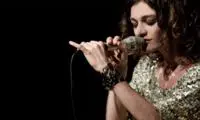 Il 30 maggio al Teatro Fabbri di Forlì Cristina Zavalloni presenterà "La donna di cristallo"