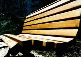 Milano: giovane donna esanime trovata su una panchina