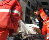 Perde lavoro, permesso di soggiorno e si dà fuoco in piazza, marocchino in gravi condizioni