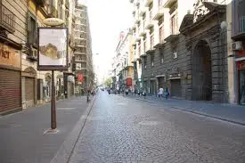 Tre giovani accoltellati nel centro storico napoletano