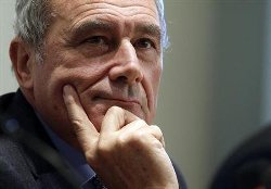 Pietro Grasso:«Odio contagioso. La politica abbassi i toni»