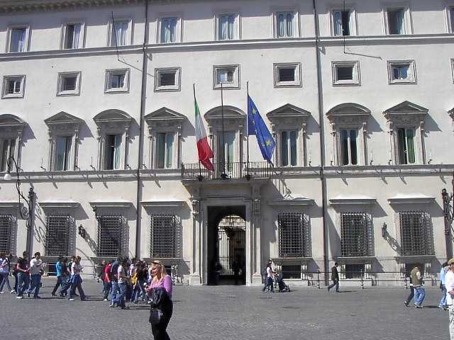 Sparatoria davanti a Palazzo Chigi: due carabinieri feriti (in aggiornamento)