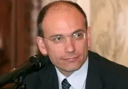 Governo: Enrico Letta accetta l'incarico con riserva. Le prime reazioni