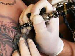 Milano, ragazza morta per infezione: "relazione con il tatuaggio ancora da dimostrare"
