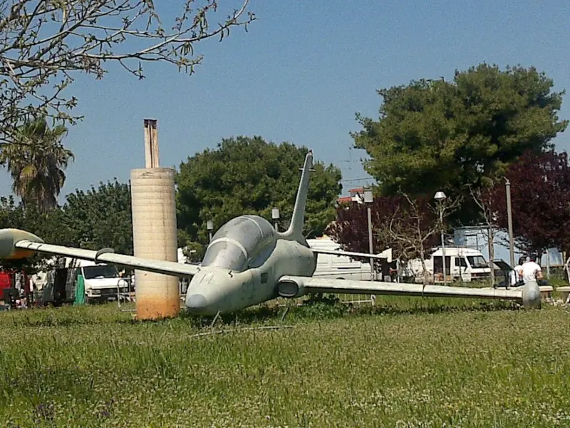 Decadentismo amministrativo: l'aereo caduto dal piedistallo il Comune di Lecce sta a guardare
