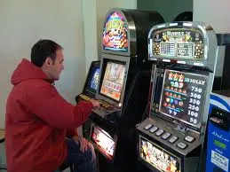 Andati via i vigili rimettevano le Slot: multati in dieci
