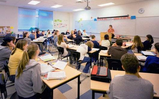 Oristano: alunna 15enne chiusa nell'armadio dal professore