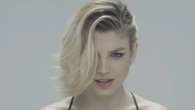 Emma presenta "Schiena" al Centro Commerciale Campania di Caserta