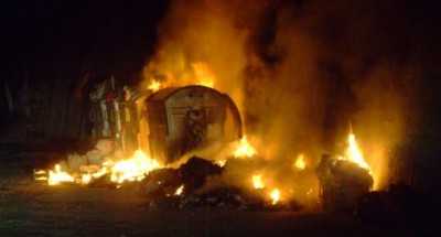 Emergenza rifiuti a Palermo, in fiamme un centinaio di cassonetti