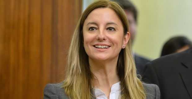 Nuova gaffe di Roberta Lombardi, capogruppo M5S: «Non è indicata un' età per insediare il Colle»