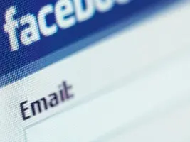 Facebook, per parlare con i vip si paga