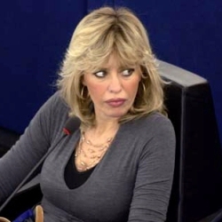 Alessandra Mussolini scarta Emma Bonino al Quirinale "Sarebbe Pannella con la parrucca bionda"