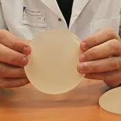 Scandalo Protesi PIP. I migliori chirurghi britannici invitano il governo a sostenere la rimozione