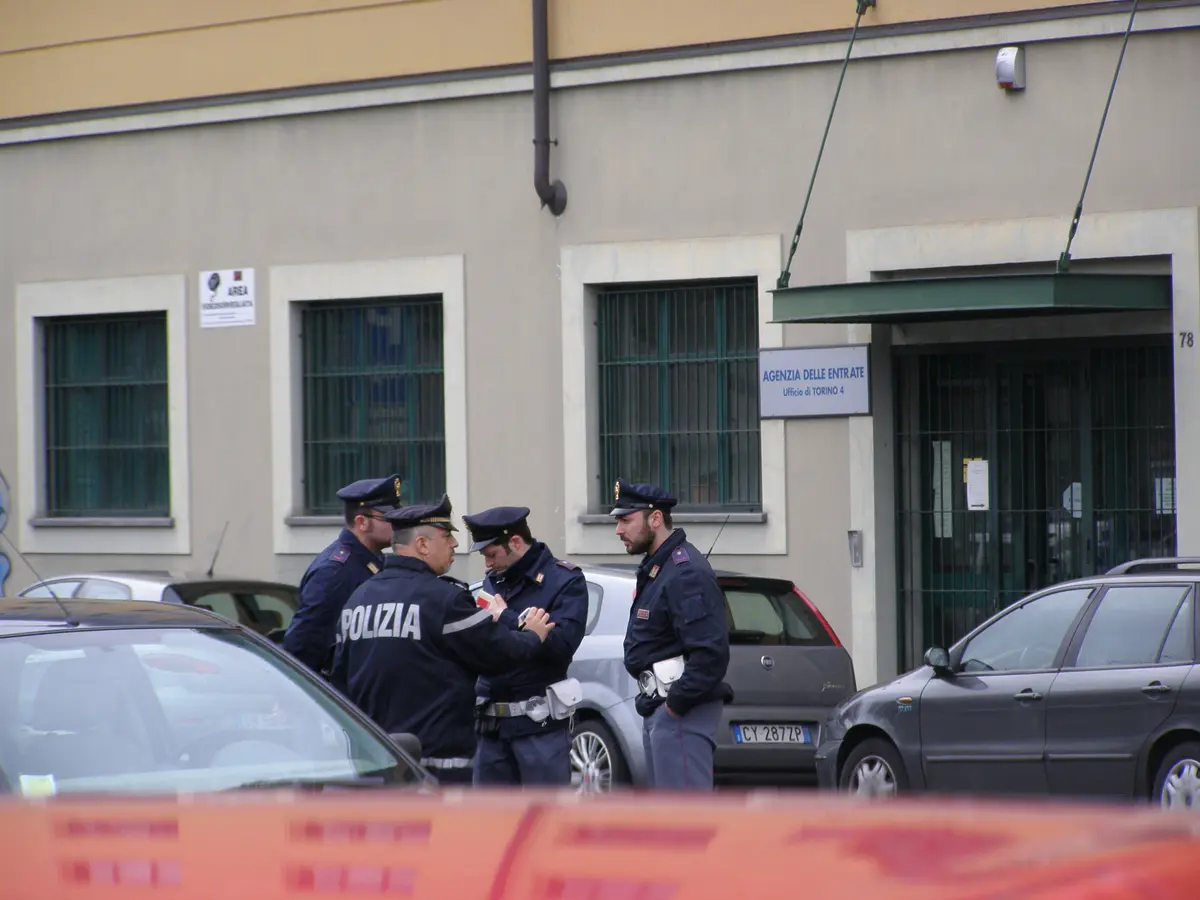 Bomba all'Agenzia delle Entrate