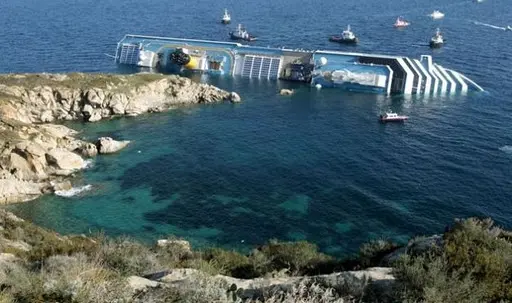 Costa Concordia: sarà smantellata nei porti della Campania
