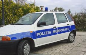 Simula una rapina per appropriarsi del denaro: arrestato ex maresciallo della Polizia municipale