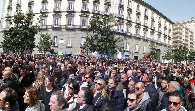 Cittadini napoletani contro sindaco De Magistris: basta con le Ztl