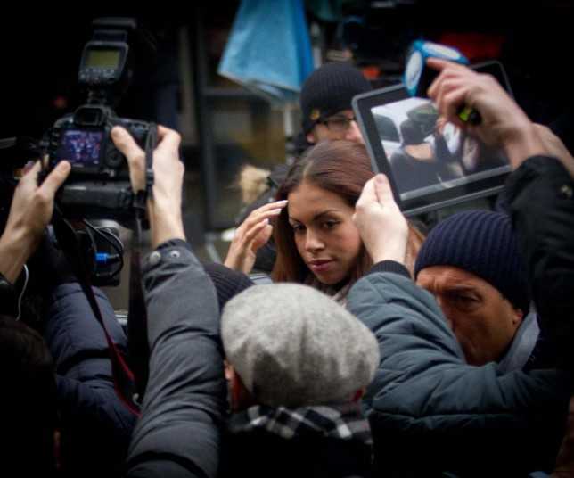 Ruby, protesta davanti al Tribunale: «Distrutta per colpire Berlusconi»