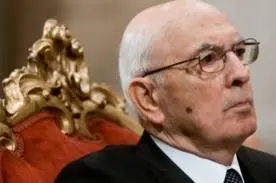 Napolitano: «Lasciato solo dai partiti: sospetto e dietrologie incomprensibili»