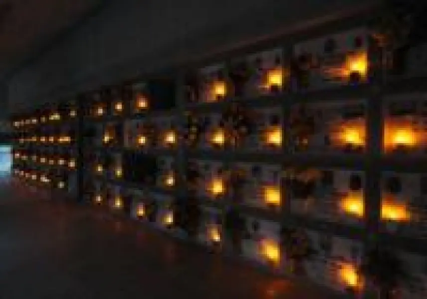 Ancora indagini sugli atti vandalici nel cimitero di Carbuta