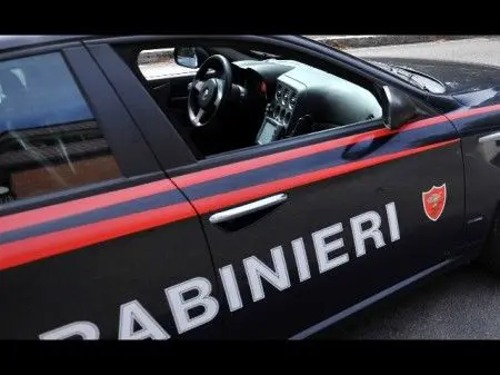 Frustava il figlio di 8 anni per educarlo