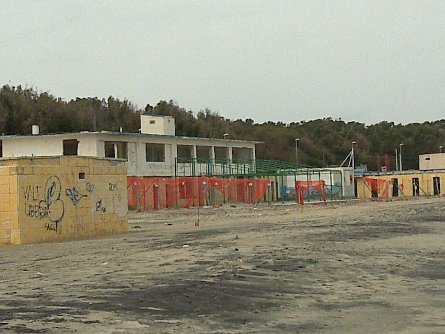 Sprechi ed edifici in stato d'abbandono. Il "Lido Esercito" nella marina di San Cataldo di Lecce