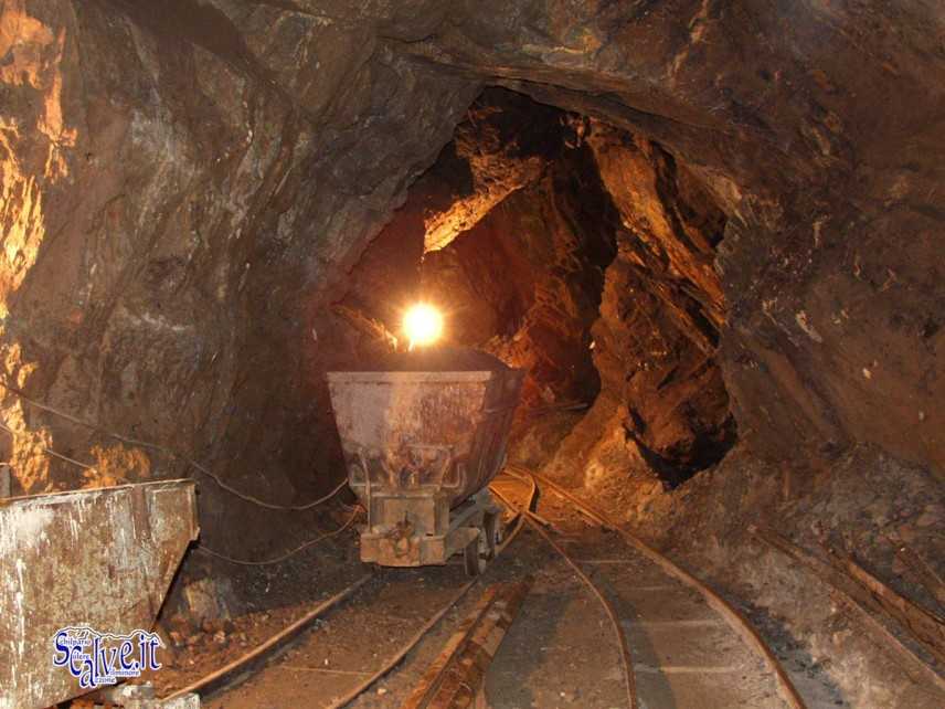 Crolla una miniera in Tibet, lotta contro il tempo per salvare 83 minatori