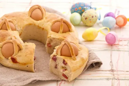 A Pasqua: Il casatiello napoletano