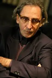 Battiato da Bruxelles:"In Parlamento troie che farebbero tutto"