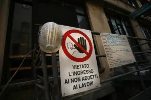 Milano, amianto nelle scuole: parte l'inchiesta della Procura