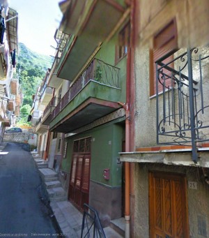 Un morto a Palermo per incendio in una palazzina