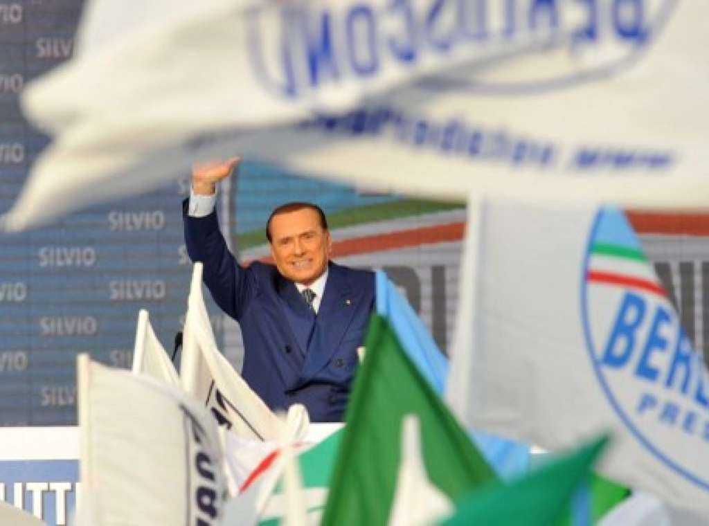 Pdl in piazza. Berlusconi "Pronti per una nuova campagna elettorale"