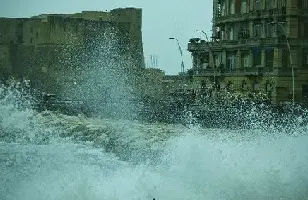 Nave bloccata in porto Procida per maltempo