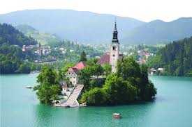 L'unica isola della Slovenia è...in un lago