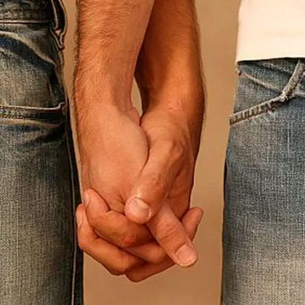 Coppia di medici gay offesi in banca, è denuncia