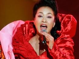 Penh Liyuan, un volto femminile per Pechino