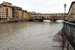 Maltempo: L'Arno supera il primo livello di guardia. Aperta la sala del Servizio di Piena