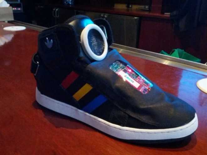 Google lancia le scarpe che parlano in collaborazione con Adidas