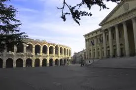 Verona: gli negano la casa popolare, si dà fuoco in Piazza Brà